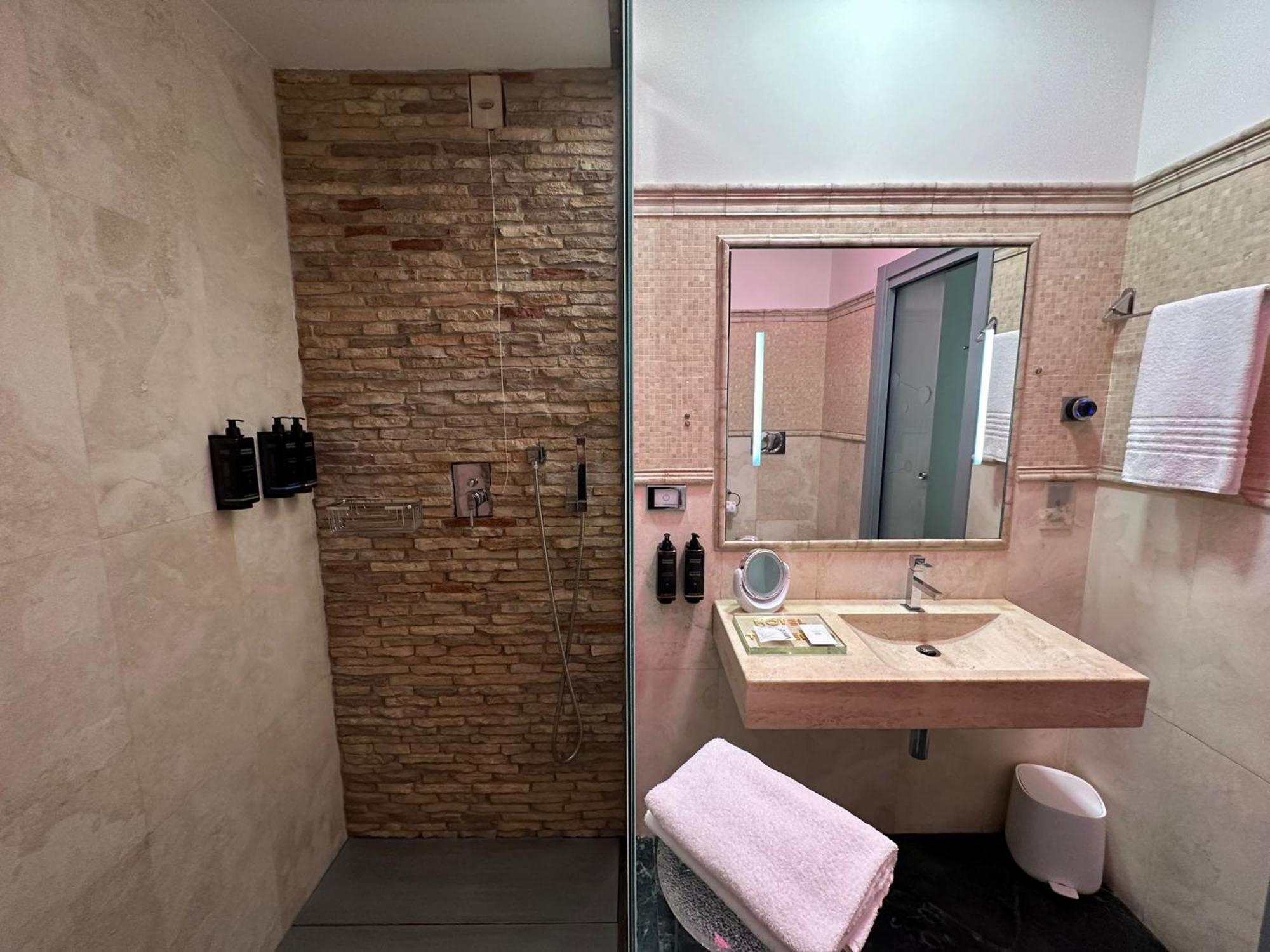 Hotel Trecento Rome Bagian luar foto